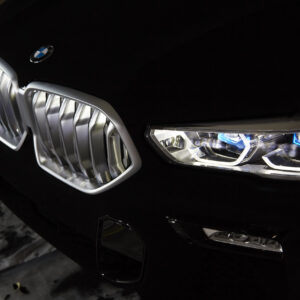 Premiera BMW X6 G06 z lakierem Vantablack® na IAA 2019.