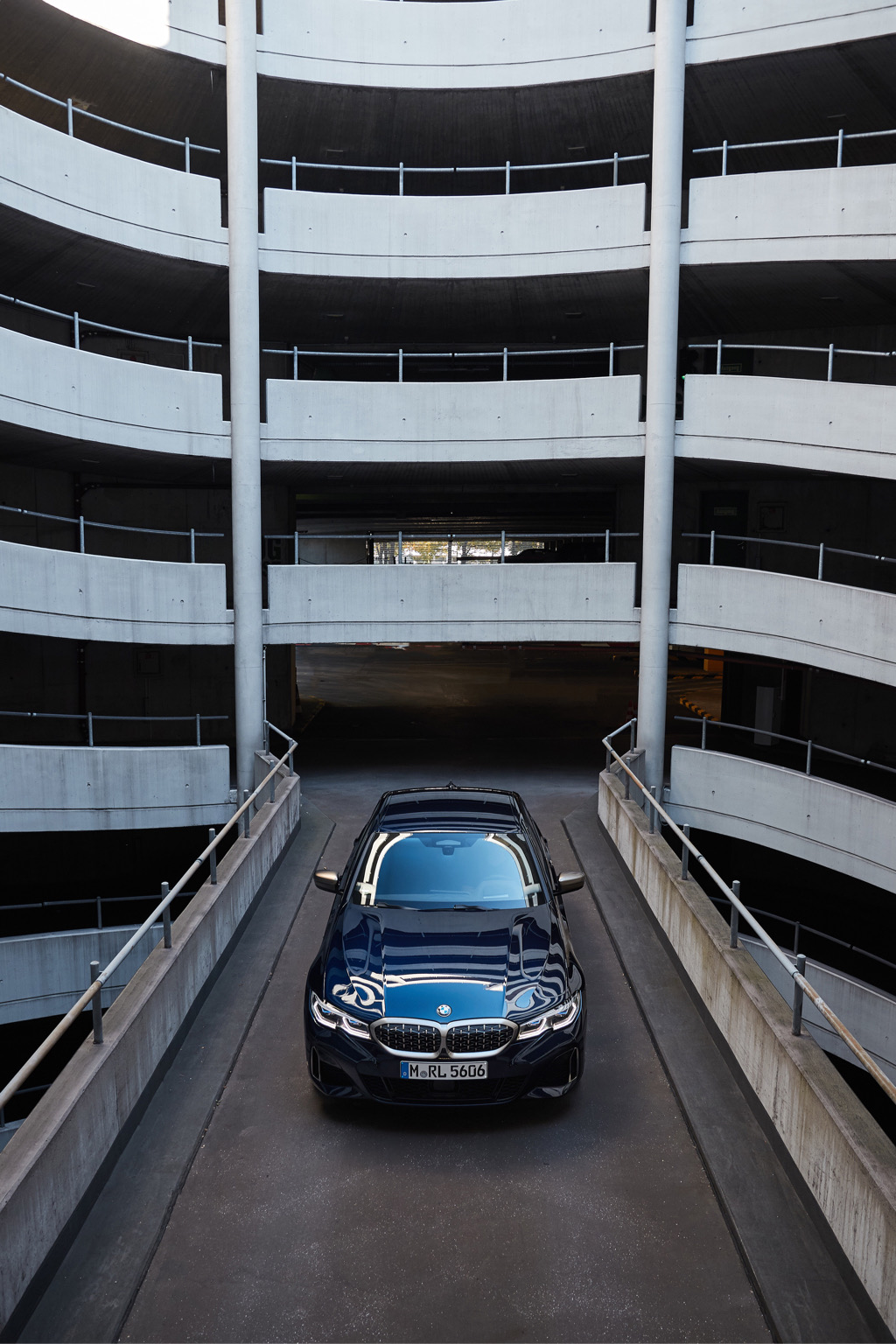 BMW M340i xDrive sedan w Kolorze Tanzanite blue metallic