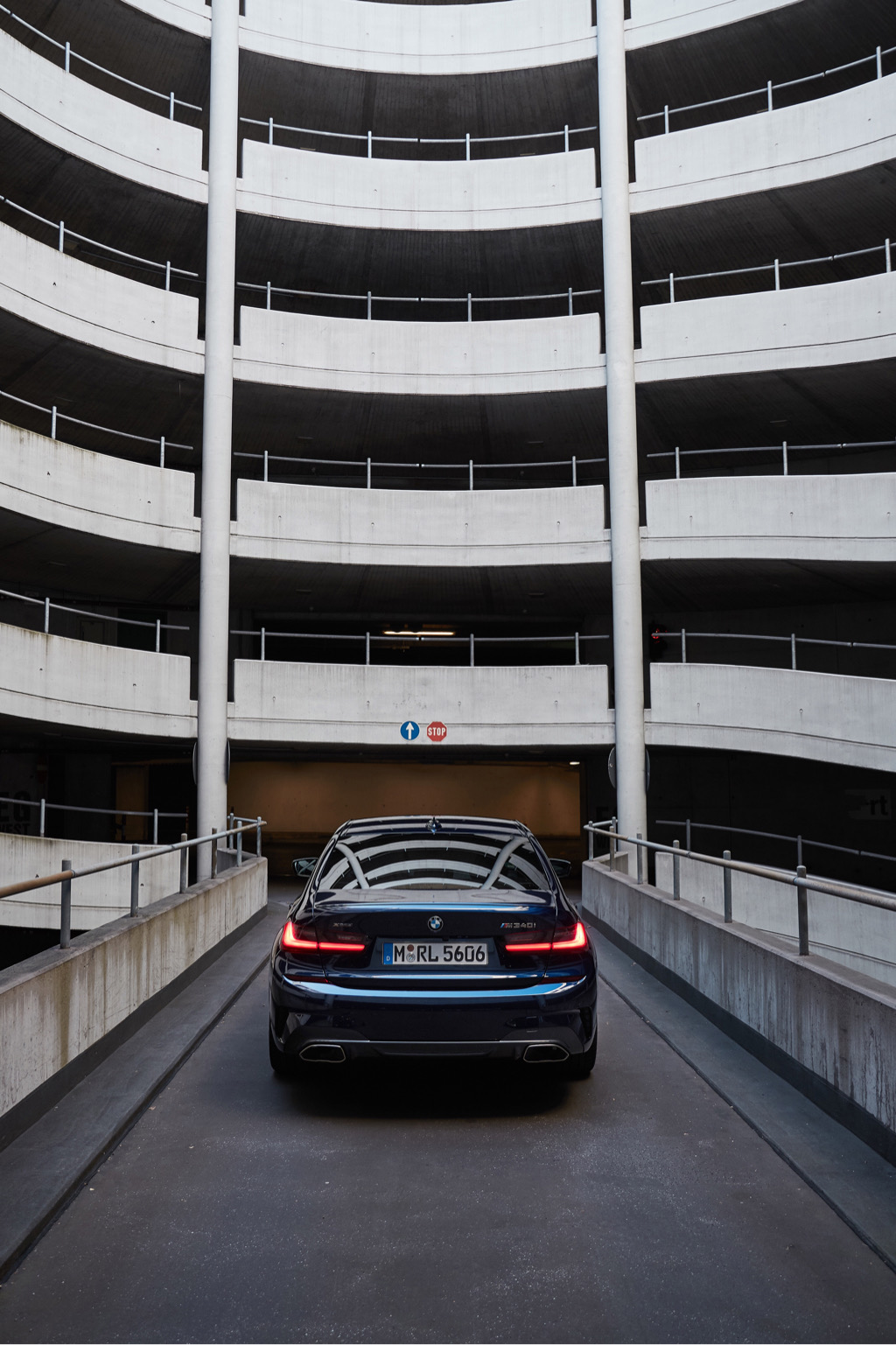 BMW M340i xDrive sedan w Kolorze Tanzanite blue metallic