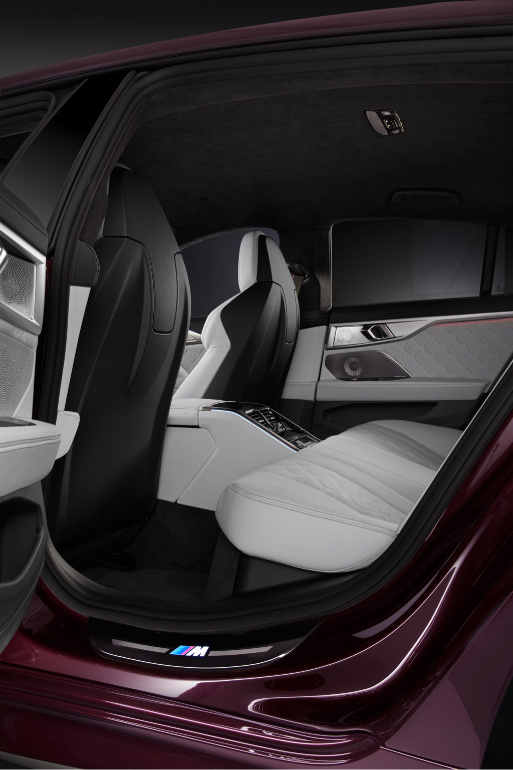 Przepiękne BMW M8 Competition Gran Coupe na dodatkowych zdjęciach