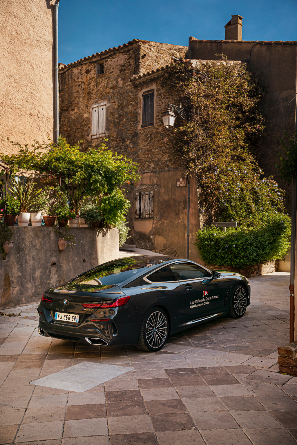 Galeria zdjęć BMW M850i w Les Voiles de Saint-Tropez