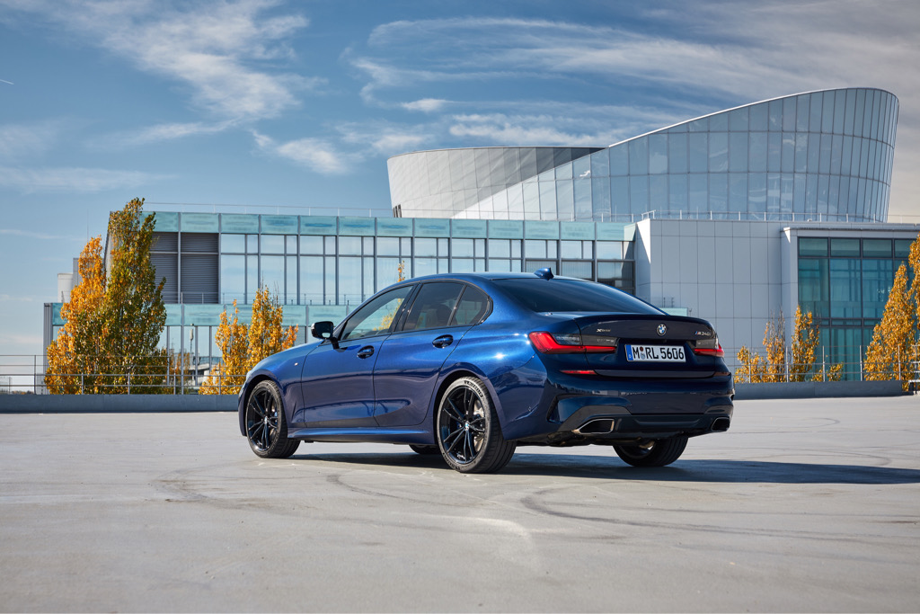 BMW M340i xDrive sedan w Kolorze Tanzanite blue metallic