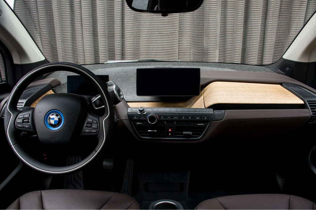 W Abu Dhabi mają fantazję! Ubrali BMW i3s w pakiet od AC Schnitzer