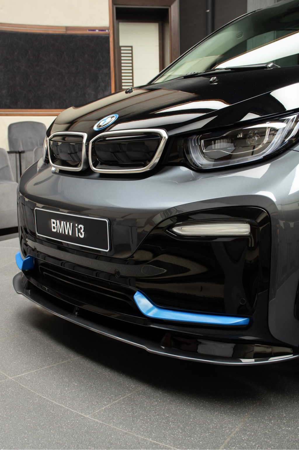 W Abu Dhabi mają fantazję! Ubrali BMW i3s w pakiet od AC Schnitzer