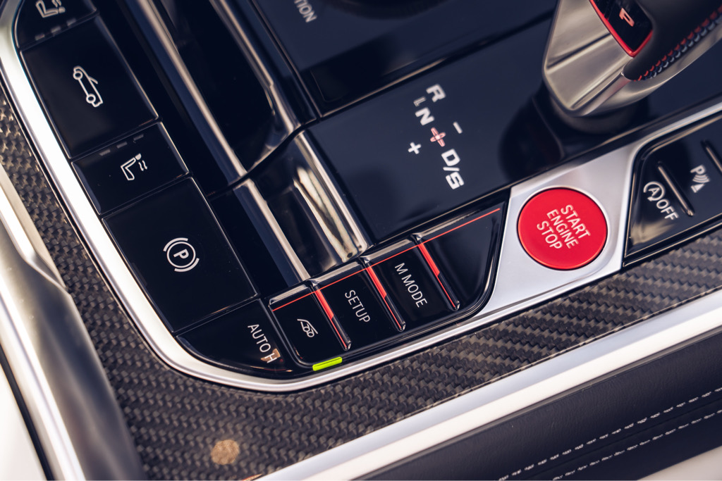 BMW M8 Competition Convertible w naturze. Dodatkowa sesja zdjęciowa prosto z Wysp.