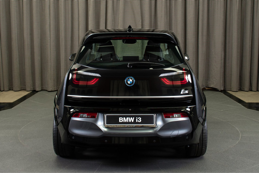 W Abu Dhabi mają fantazję! Ubrali BMW i3s w pakiet od AC Schnitzer