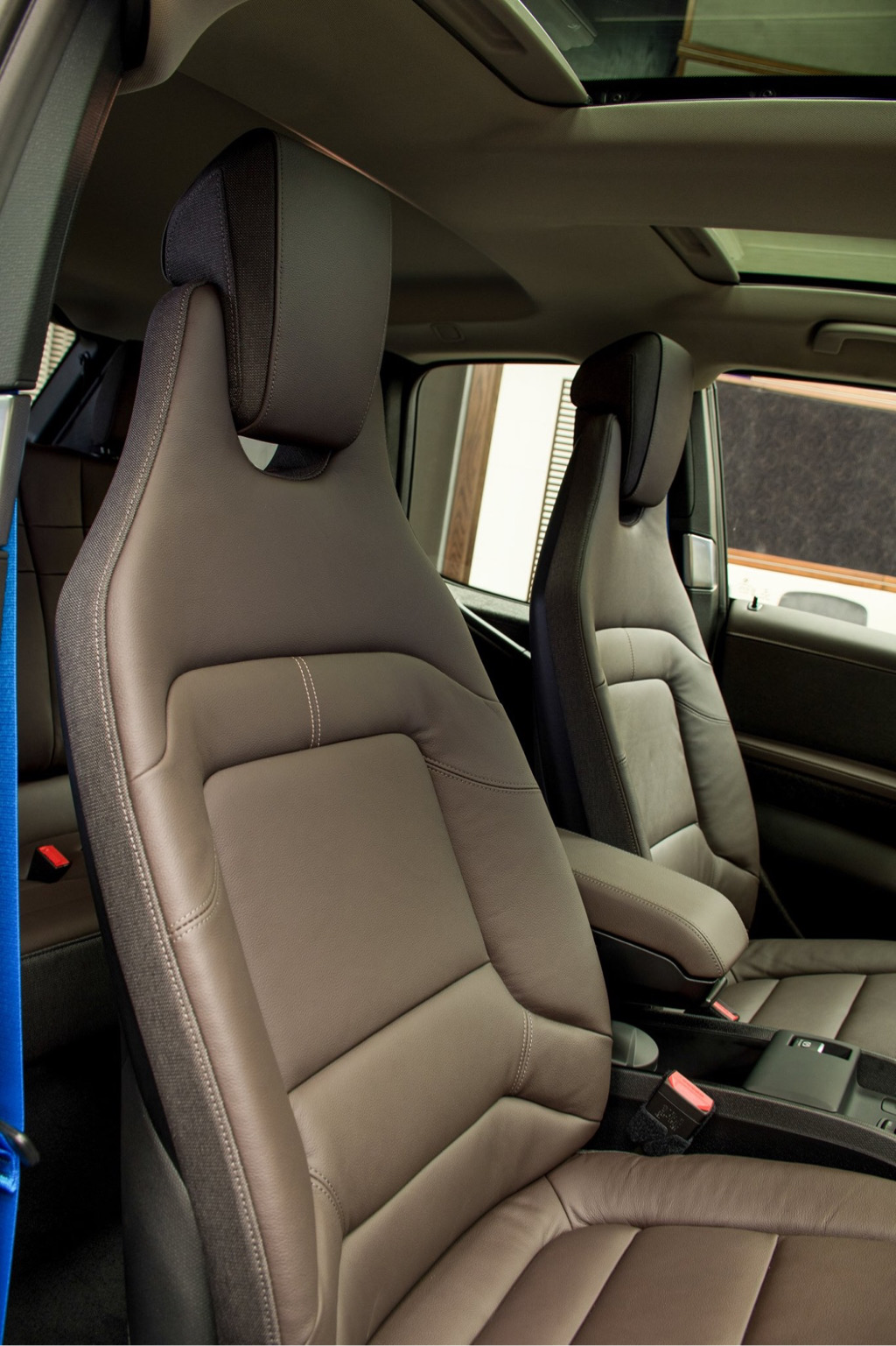 W Abu Dhabi mają fantazję! Ubrali BMW i3s w pakiet od AC Schnitzer