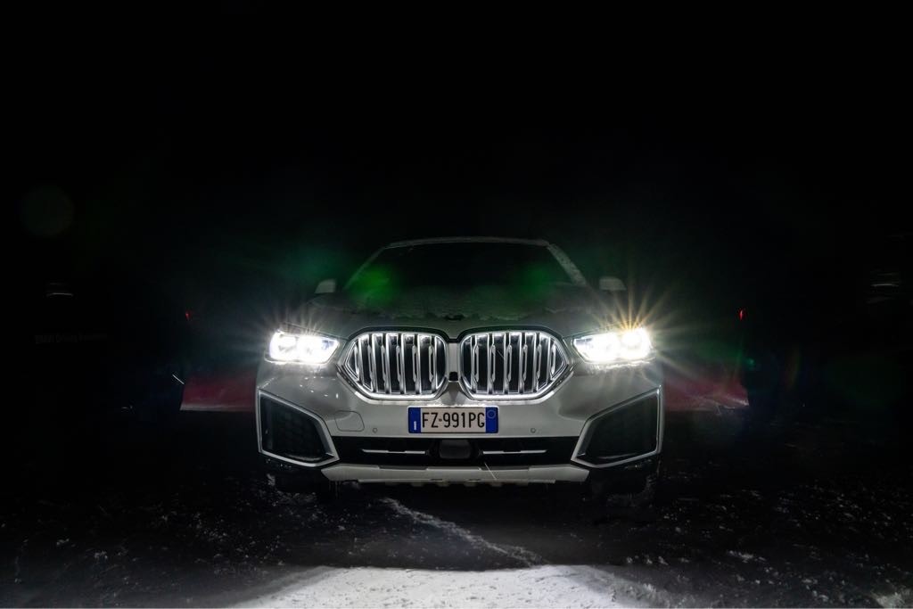 Nowe BMW X6 G06 w zimowej scenerii na prezentacji prasowej