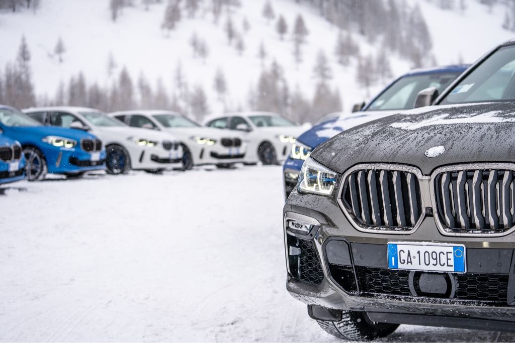 Nowe BMW X6 G06 w zimowej scenerii na prezentacji prasowej