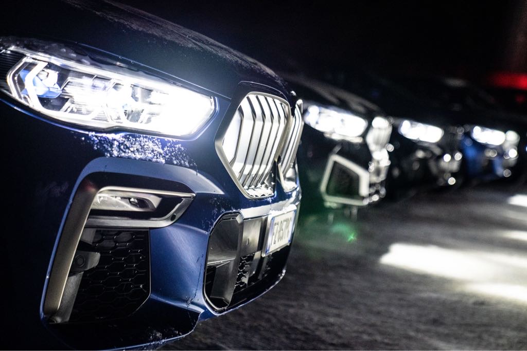 Nowe BMW X6 G06 w zimowej scenerii na prezentacji prasowej