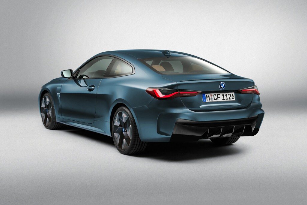 Komputerowa grafika: BMW i4 Coupé 2021. Czemu nie?!