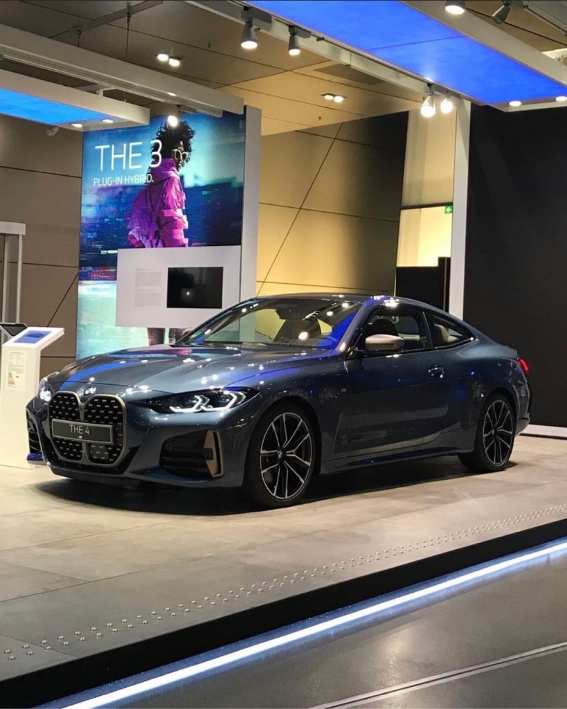 GALERIA: Nowe BMW serii 4 Coupé G22 można już oglądać w BMW Welt
