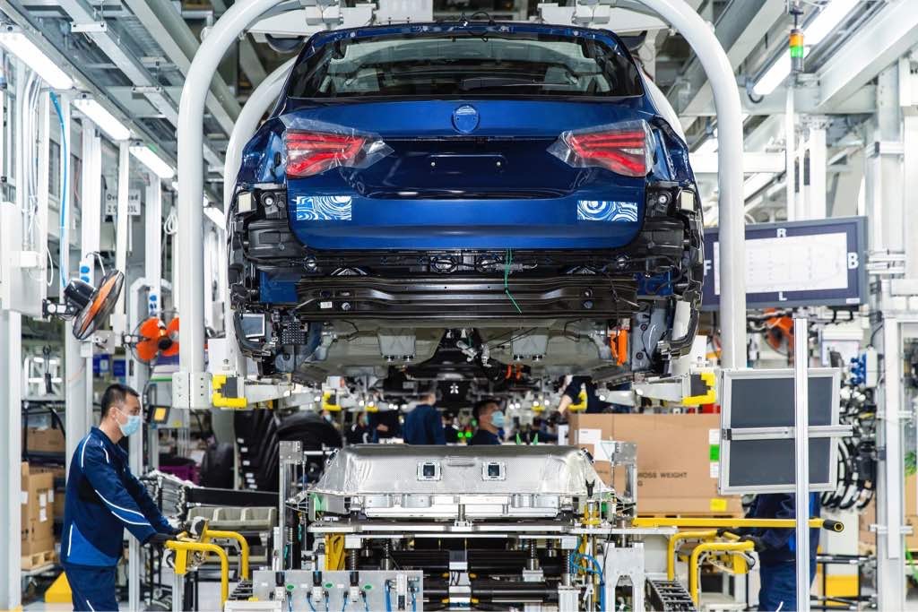 Elektryczne BMW iX3 2020: przygotowania do rozpoczęcia produkcji idą zgodnie z planem