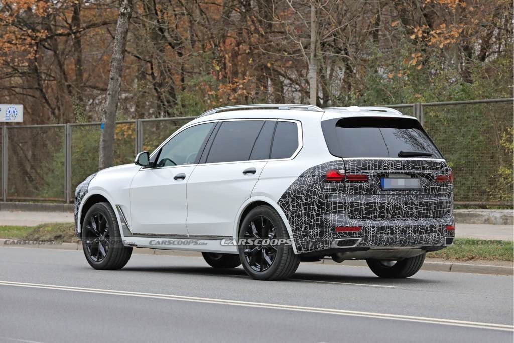 SPY SHOTS: BMW X7 LCi w kamuflażu