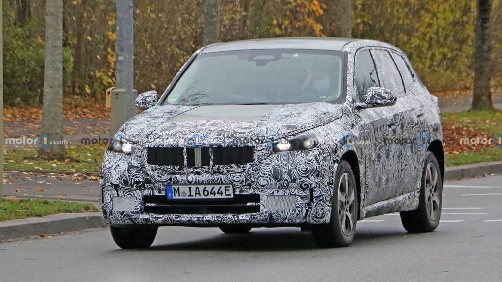 SPY SHOTS: W pełni elektryczny crossover BMW iX1 pierwszy raz na drodze
