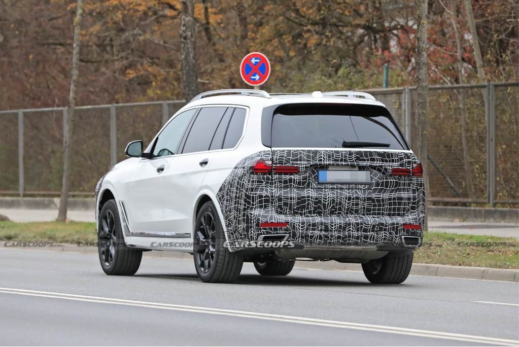 SPY SHOTS: BMW X7 LCi w kamuflażu