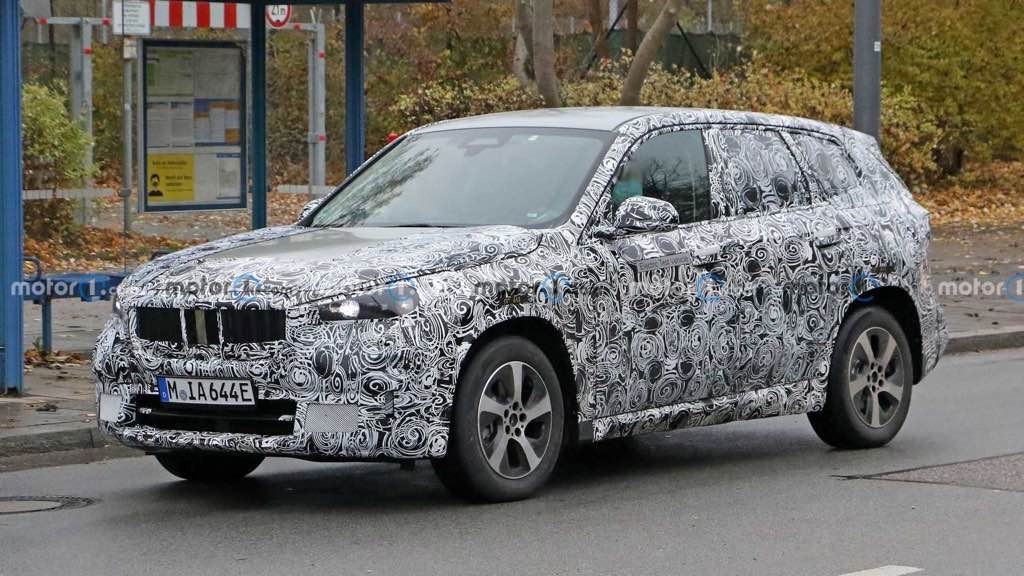 SPY SHOTS: W pełni elektryczny crossover BMW iX1 pierwszy raz na drodze