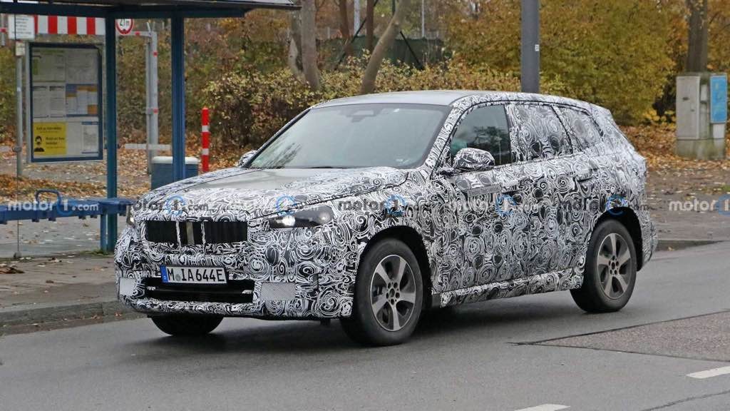 SPY SHOTS: W pełni elektryczny crossover BMW iX1 pierwszy raz na drodze