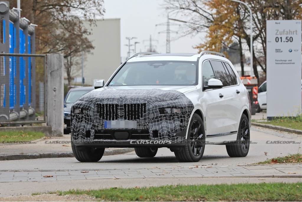 SPY SHOTS: BMW X7 LCi w kamuflażu