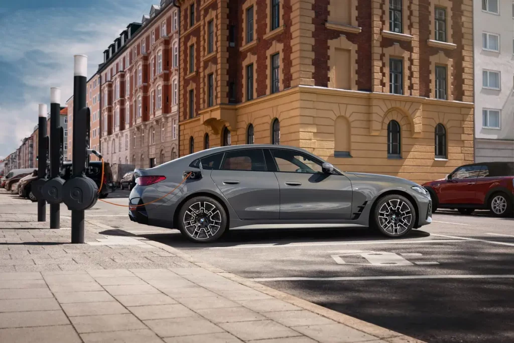 BMW i4 LCI 2025: Elektryczna premiera  od BMW!