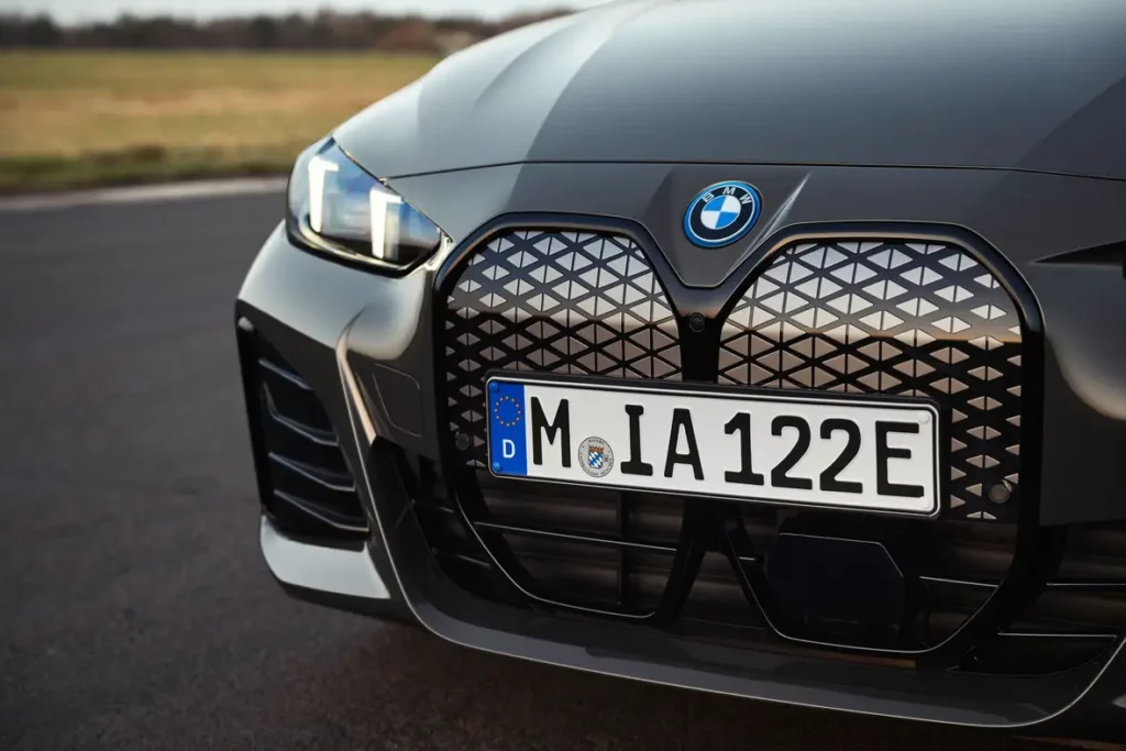 BMW i4 LCI 2025: Elektryczna premiera  od BMW!