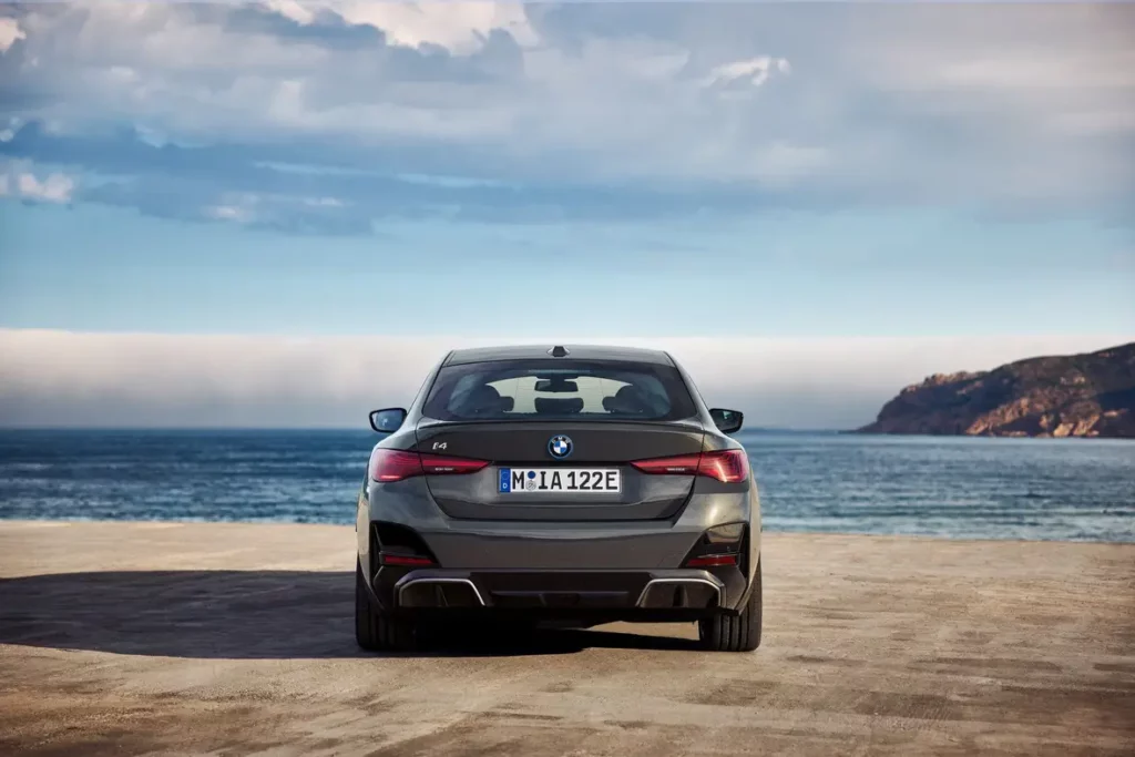 BMW i4 LCI 2025: Elektryczna premiera  od BMW!