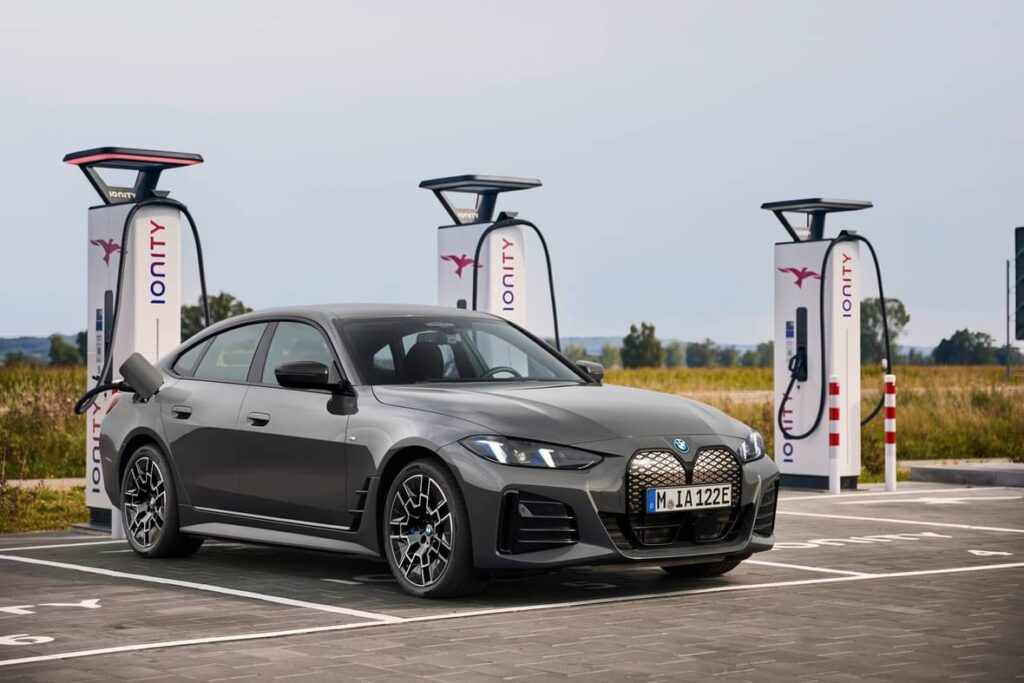 BMW i4 LCI 2025: Elektryczna premiera  od BMW!