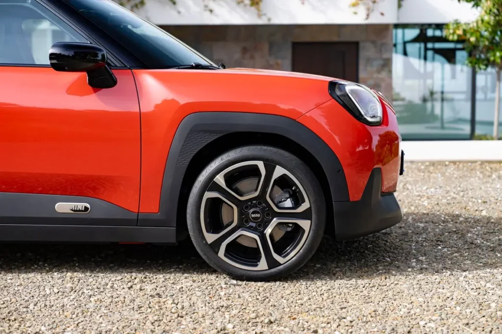 Mini Aceman: Elektryczna Rewolucja w Stylu MINI