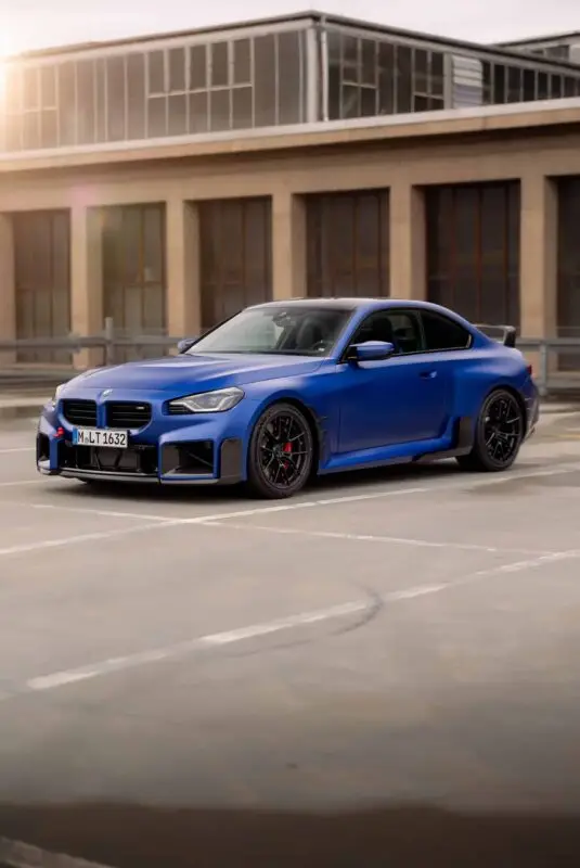 BMW M2 G87: Kwintesencja Sportowej Jazdy z Akcesoriami M Performance