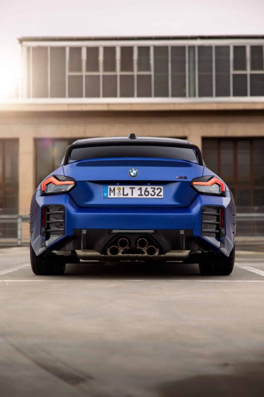 BMW M2 G87: Kwintesencja Sportowej Jazdy z Akcesoriami M Performance