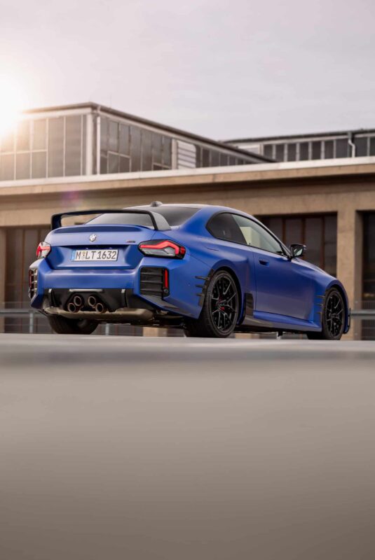 BMW M2 G87: Kwintesencja Sportowej Jazdy z Akcesoriami M Performance