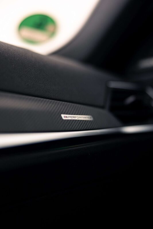 BMW M2 G87: Kwintesencja Sportowej Jazdy z Akcesoriami M Performance