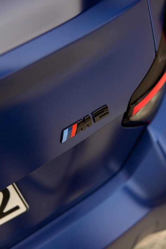 BMW M2 G87: Kwintesencja Sportowej Jazdy z Akcesoriami M Performance