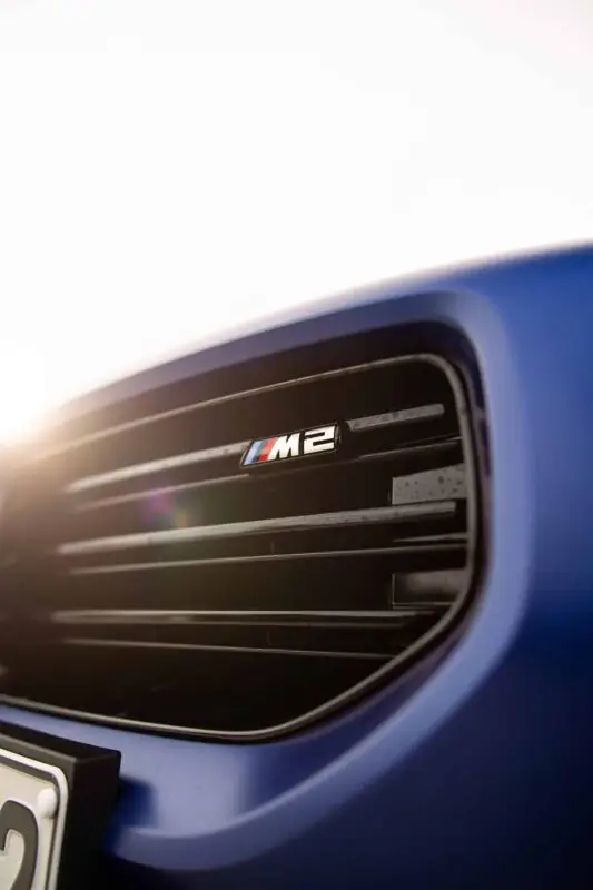 BMW M2 G87: Kwintesencja Sportowej Jazdy z Akcesoriami M Performance