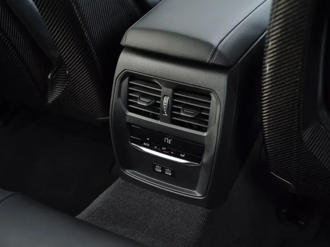 BMW M3 Sedan: Nowa Generacja – Moc, Design i Technologia