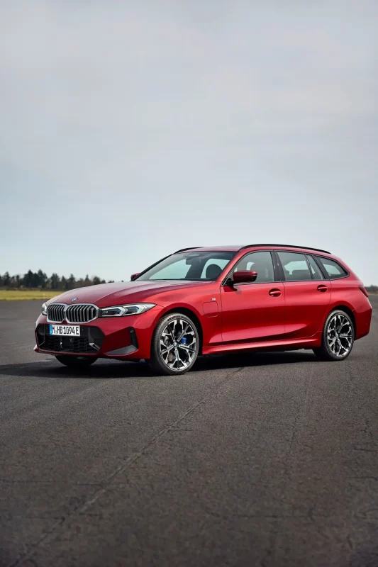 BMW serii 3 Sedan oraz Touring dostają drugą aktualizację.