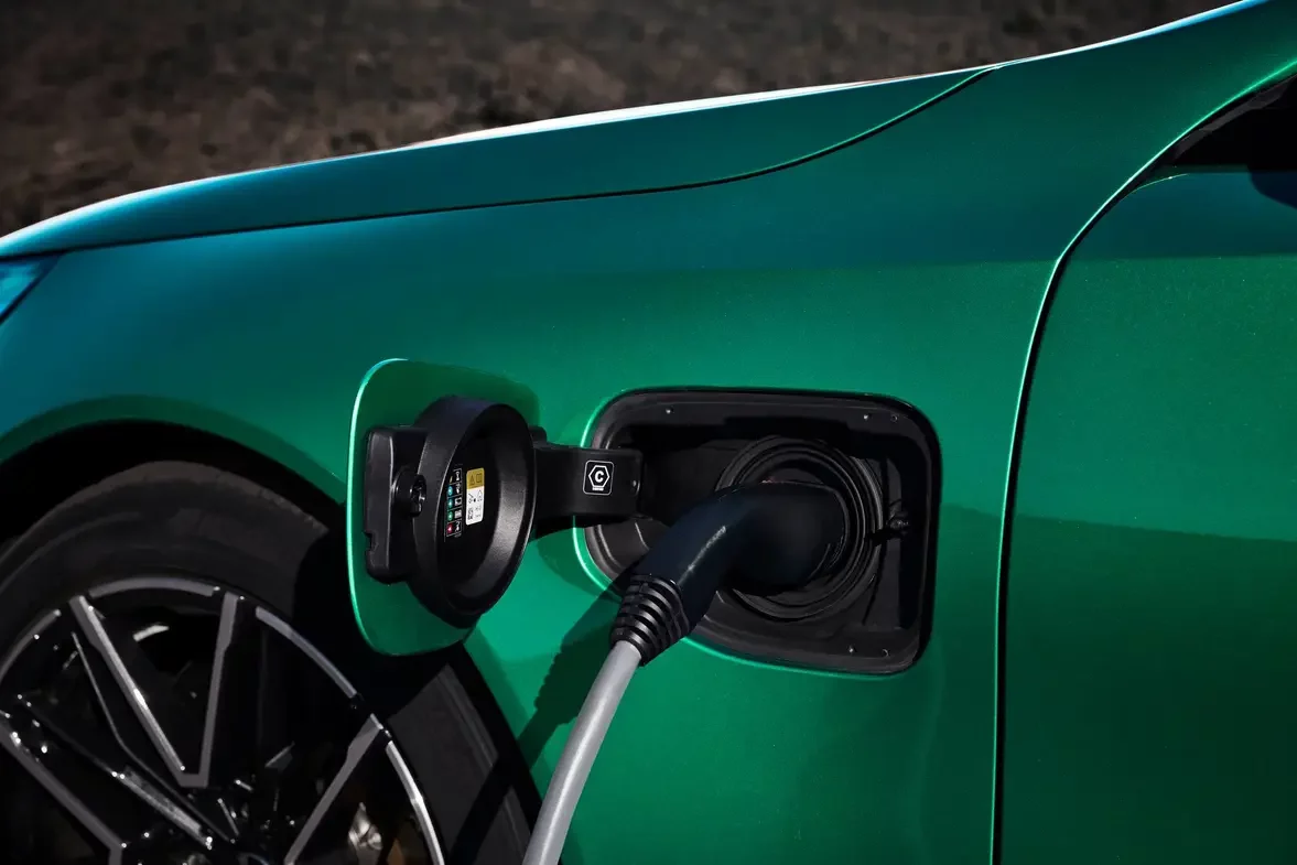 ŚWIATOWA PREMIERA: Nowe BMW M5 2025 🔥