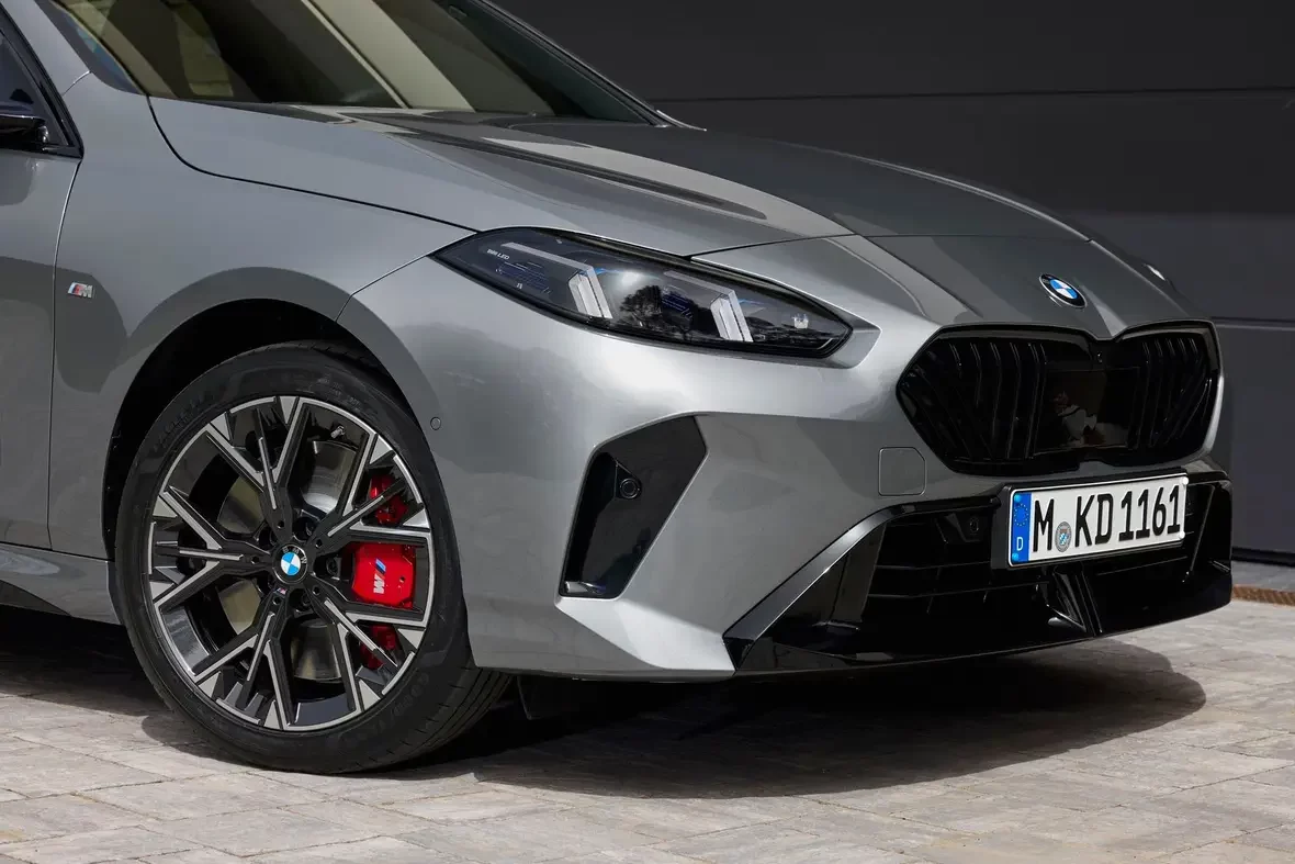ŚWIATOWA PREMIERA: BMW serii 1 z nowym wyglądem przedniego grilla