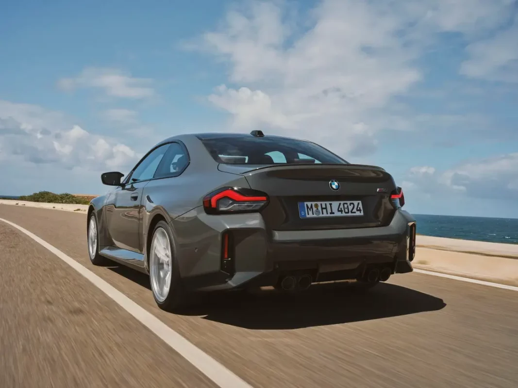 Odświeżenie BMW M2 G87: najmniejszy model M dostaje więcej mocy i kolory na rok 2024