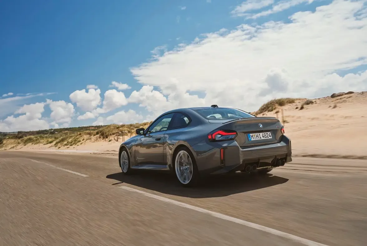 Odświeżenie BMW M2 G87: najmniejszy model M dostaje więcej mocy i kolory na rok 2024