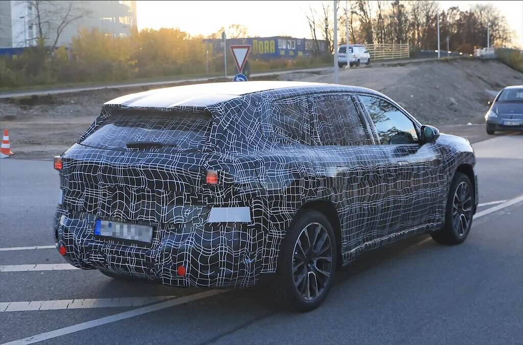 BMW iX3 NA5: Elektryczna Rewolucja Nadchodzi w 2025 Roku