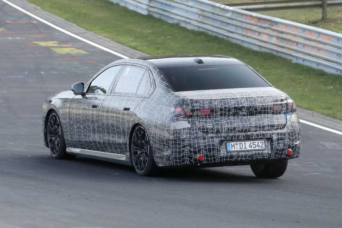 Nowe zdjęcia BMW Serii 7 LCI w kamuflażu