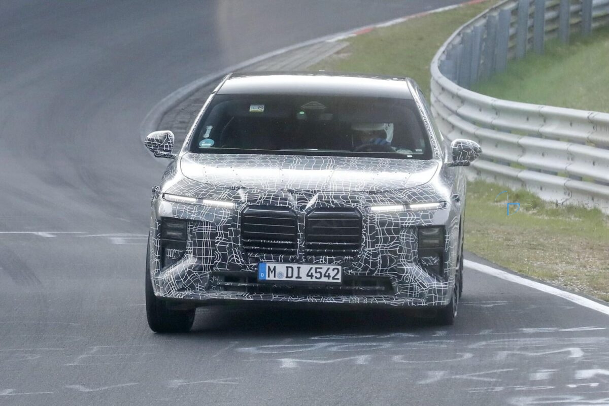 Nowe zdjęcia BMW Serii 7 LCI w kamuflażu