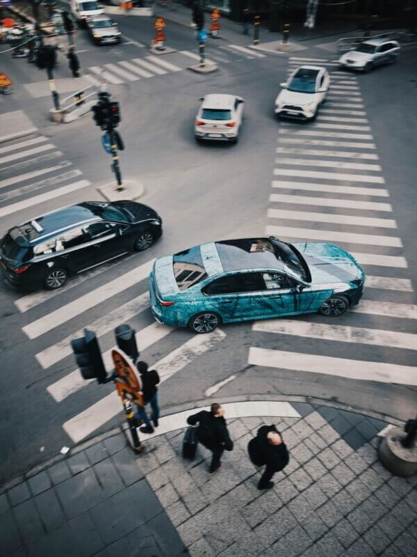 BMW na Market Art Fair 2025: Art Cars i sztuka Hildebrandta