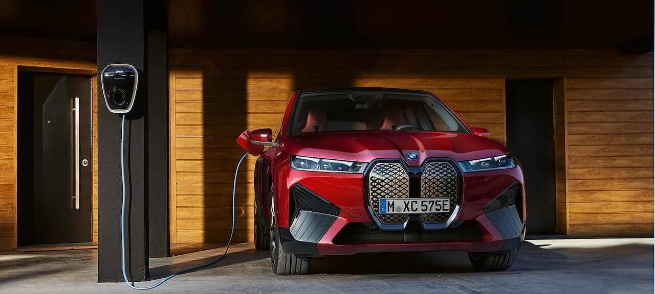 Jak ładować elektryczne BMW? Poradnik BMW Charging 2025