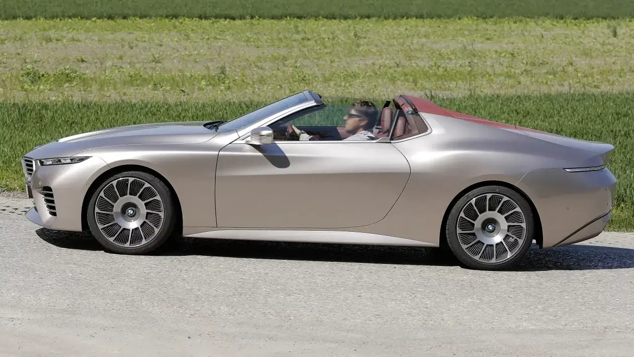 BMW Skytop na drodze: Limitowany roadster V8 w ruchu