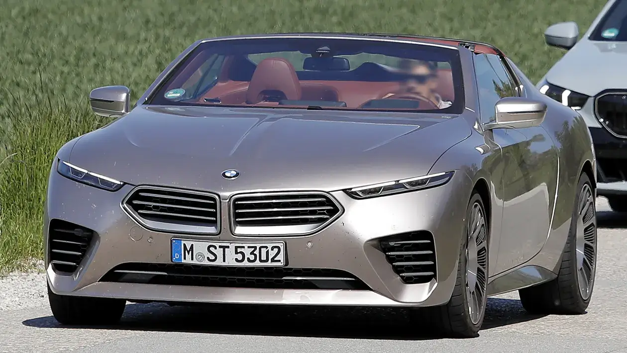 BMW Skytop na drodze: Limitowany roadster V8 w ruchu