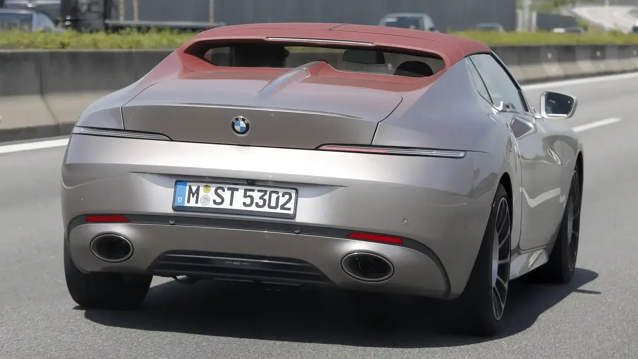 BMW Skytop na drodze: Limitowany roadster V8 w ruchu
