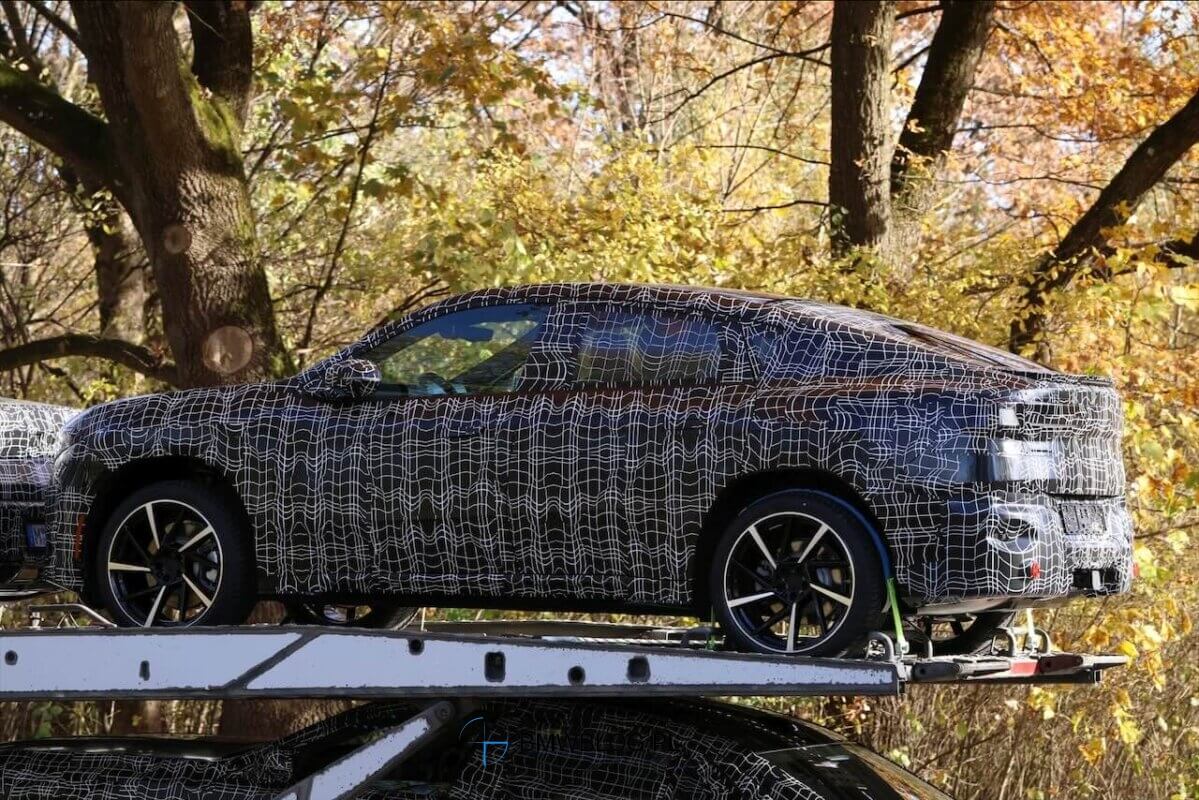 BMW iX4 przyłapane po raz pierwszy. Elektryczny następca X4?