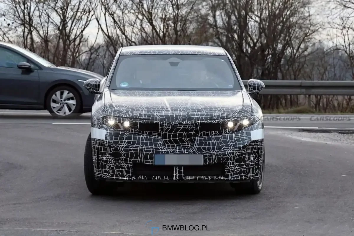 BMW iX4 (NA7) przyłapane po raz pierwszy. Elektryczny następca X4?